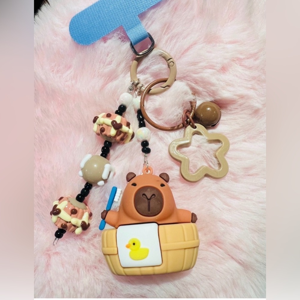 🌸Cute Beaded with Capibara Charm Keychain